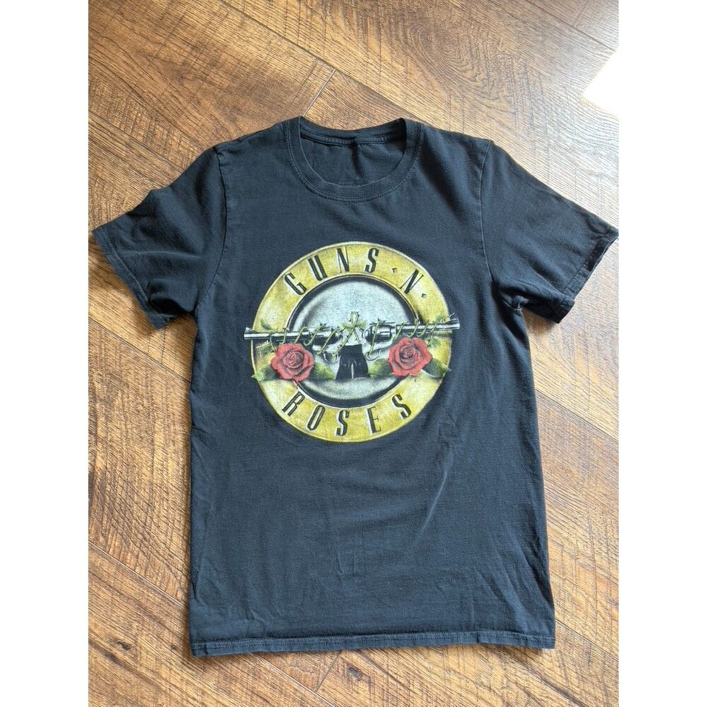 Guns N Roses bullet logo band tee vintage-style graphic